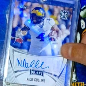 Topps Leaf Rookie Card with Blue Signature